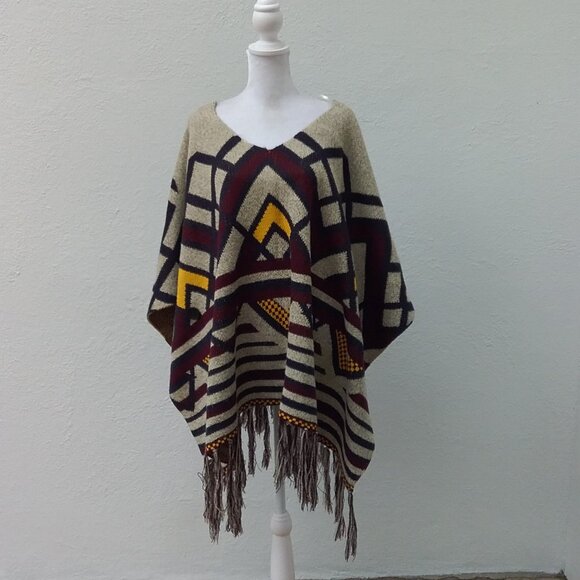 Yaira Women's Sweater Poncho Bohemian Print Acrylic One Size New with Tags - Picture 1 of 6